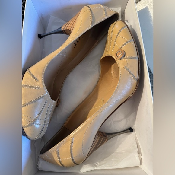 Dior Stitch Escarpin10
Beige Claire sz40 - Picture 1 of 12